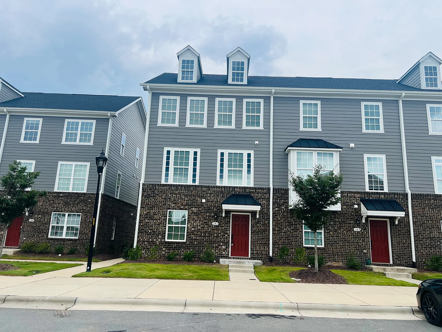 3 bed, 3.5 bath, 1917 sqft, $2,400 — Photo 3