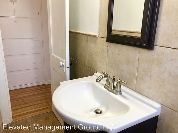 5th image of 903 La Luz Dr NW