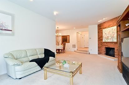 2nd image of 1007 Deerfield Pl