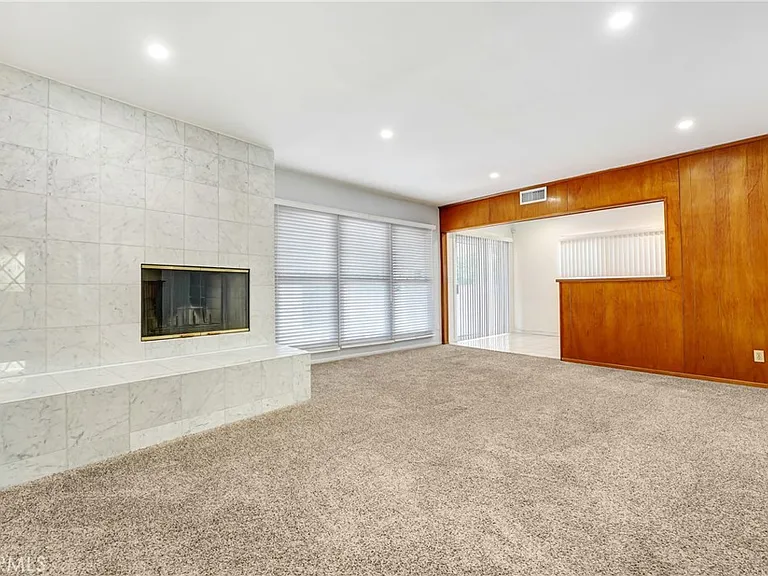 10352 Hayvenhurst Ave — Photo 3