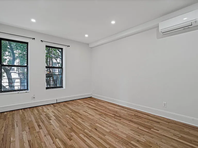 1821 Madison St #6 — Photo 3