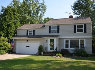5220 E Farnhurst Rd, Lyndhurst, OH 44124