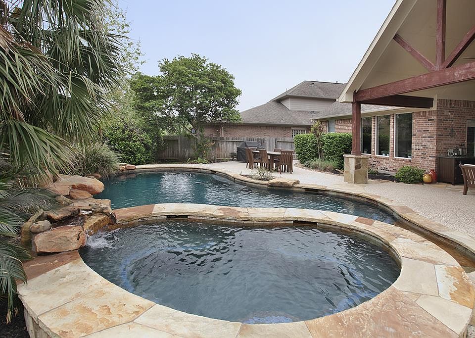 1st image of 70 S Millsap Cir