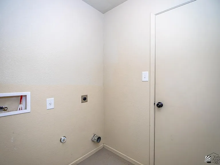 3657 S Benson Ave — Photo 15