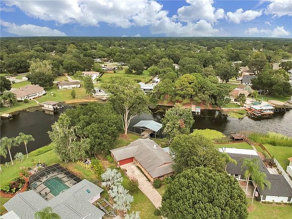 3rd image of 3066 Lake Padgett Dr