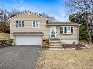 22 Mapleridge Dr, Waterbury, CT 06705