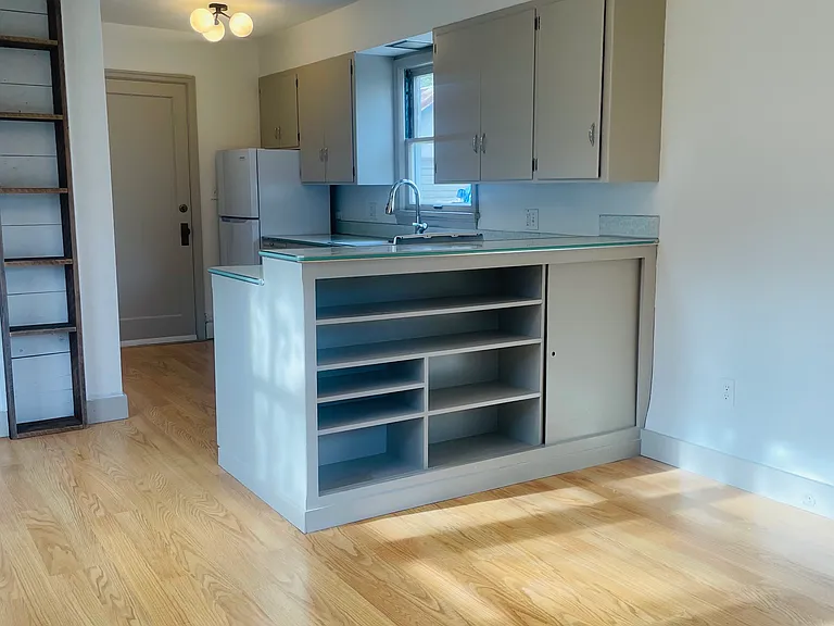 810 S 3rd St #1/2 — Photo 2