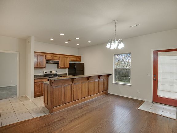 4th image of 3606 Deerfield Blvd #2