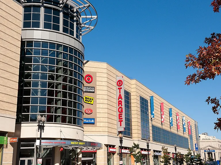 Shopping and restaurants in Columbia Heights, Washington DC