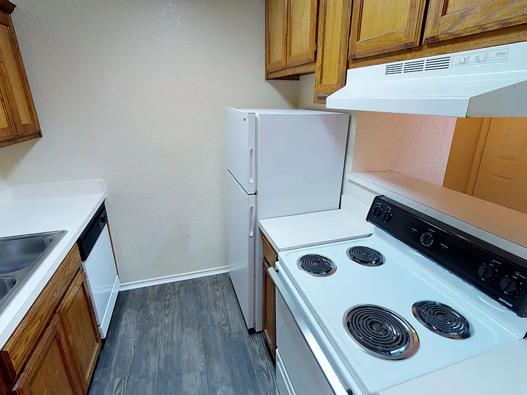 910 Bernard St — Photo 14