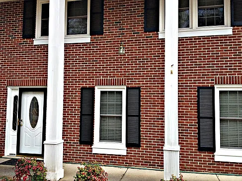 562 Lennox Drive — Photo 3