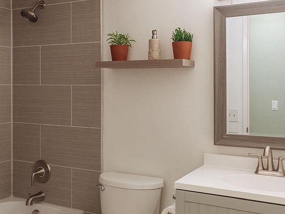 4th image of 4930 Berlioz St #7