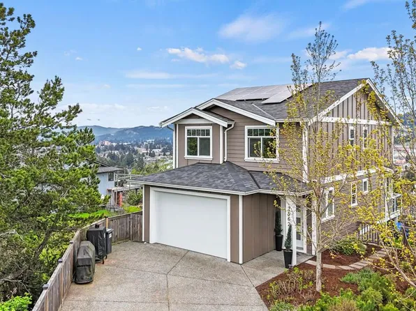 2562 Rosevista Pl, Langford, BC V9B 5J6