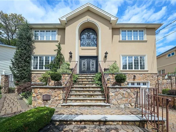 85 Bathgate St, Staten Island, NY 10312