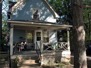 947 Woodview Rd, Cleveland Heights, OH 44121