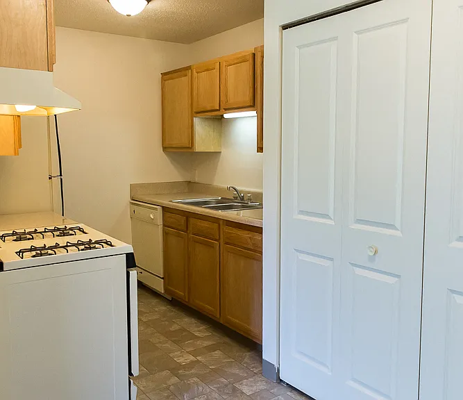 Crossroads Apartments — Photo 19