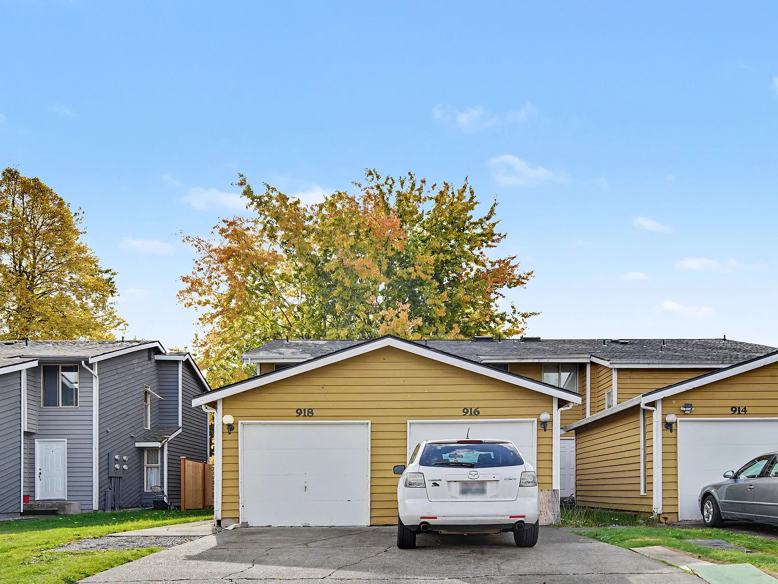 2 bed, 1.5 bath, 1057 sqft, $1,900 — Photo 1