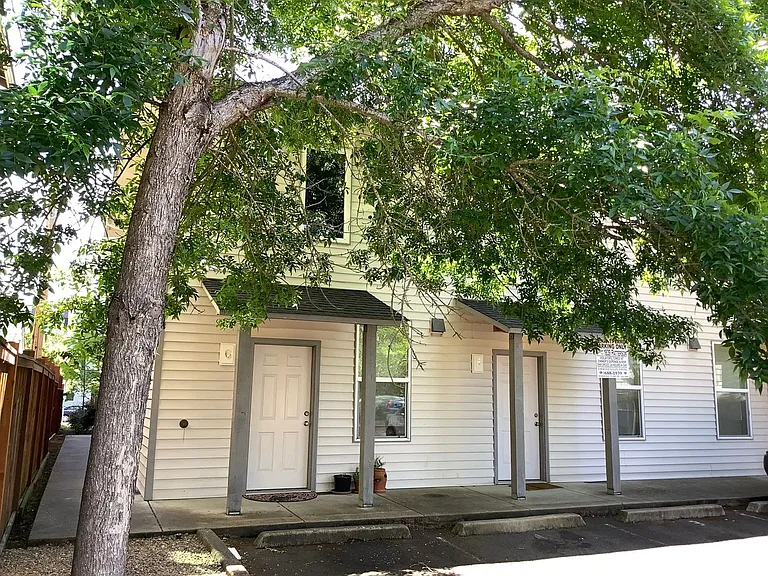 1839 Patterson Aly — Photo 1