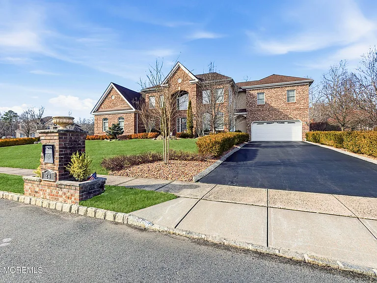 24 Parkside Dr — Photo 4