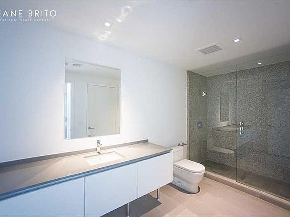 5th image of 68 SE 6th St APT 4100