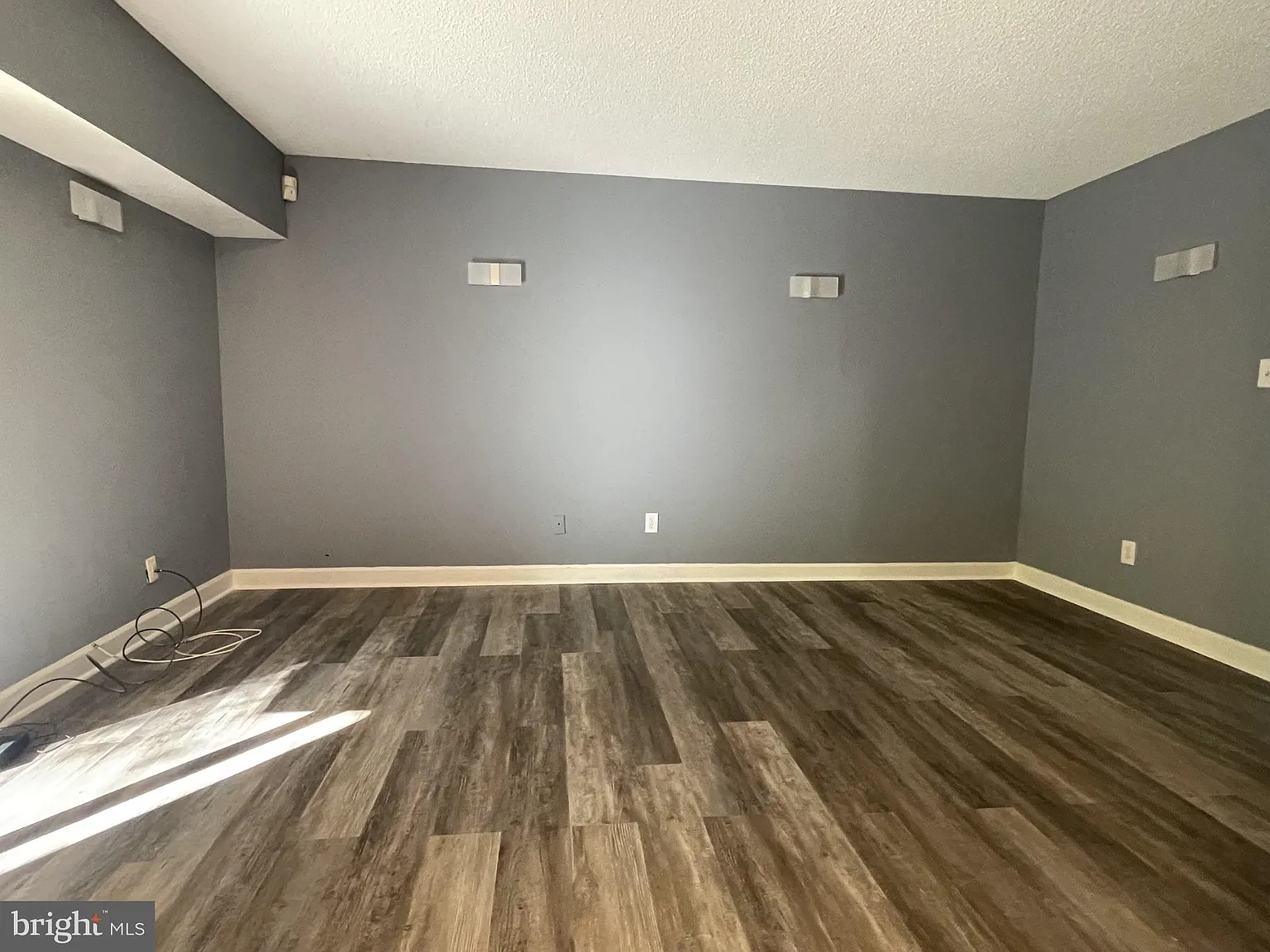 2 bed, 2.0 bath, 894 sqft, $2,100 — Photo 2