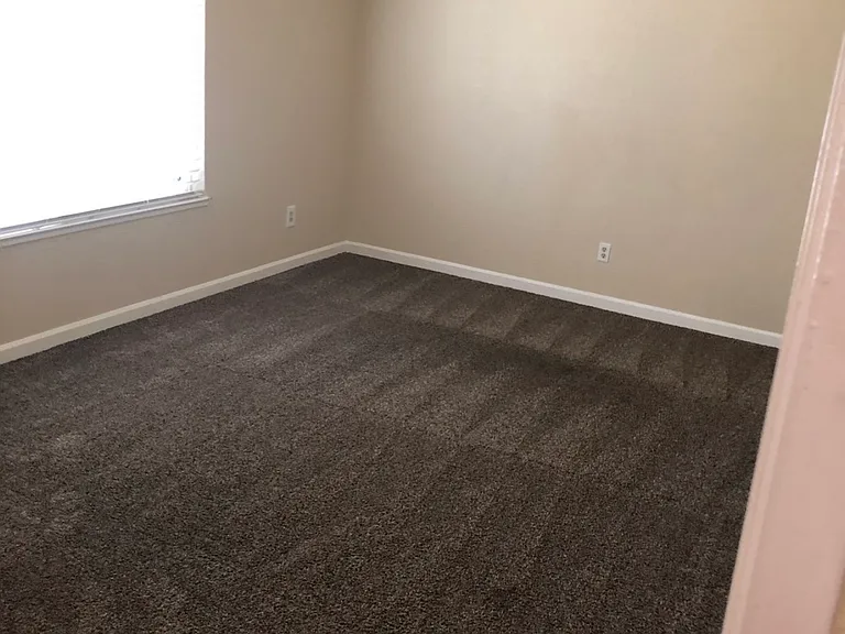 3208 Nightingale Dr — Photo 9
