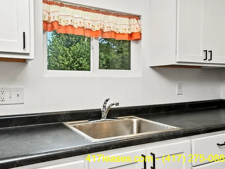 2518 N Weller Ave — Photo 17