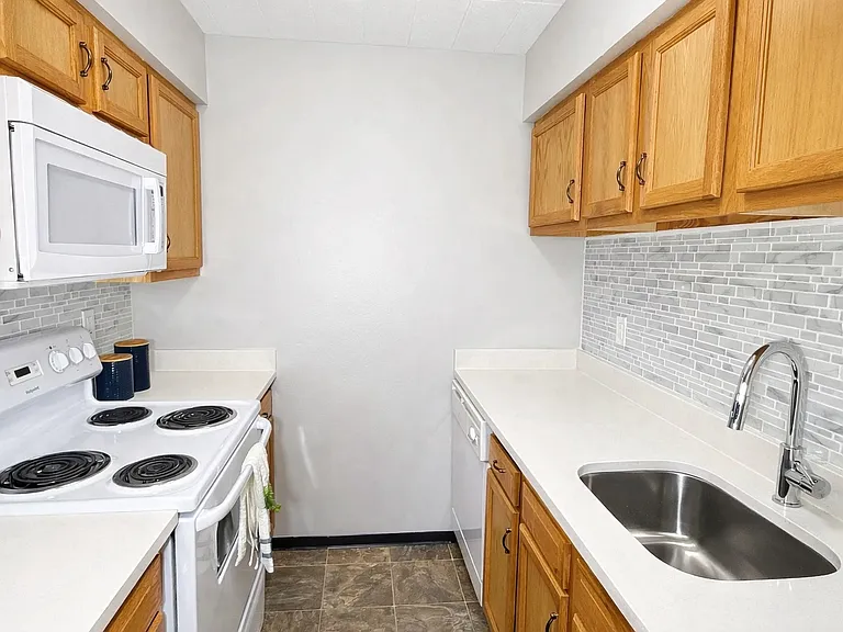 Galley Kitchen 1B/1B