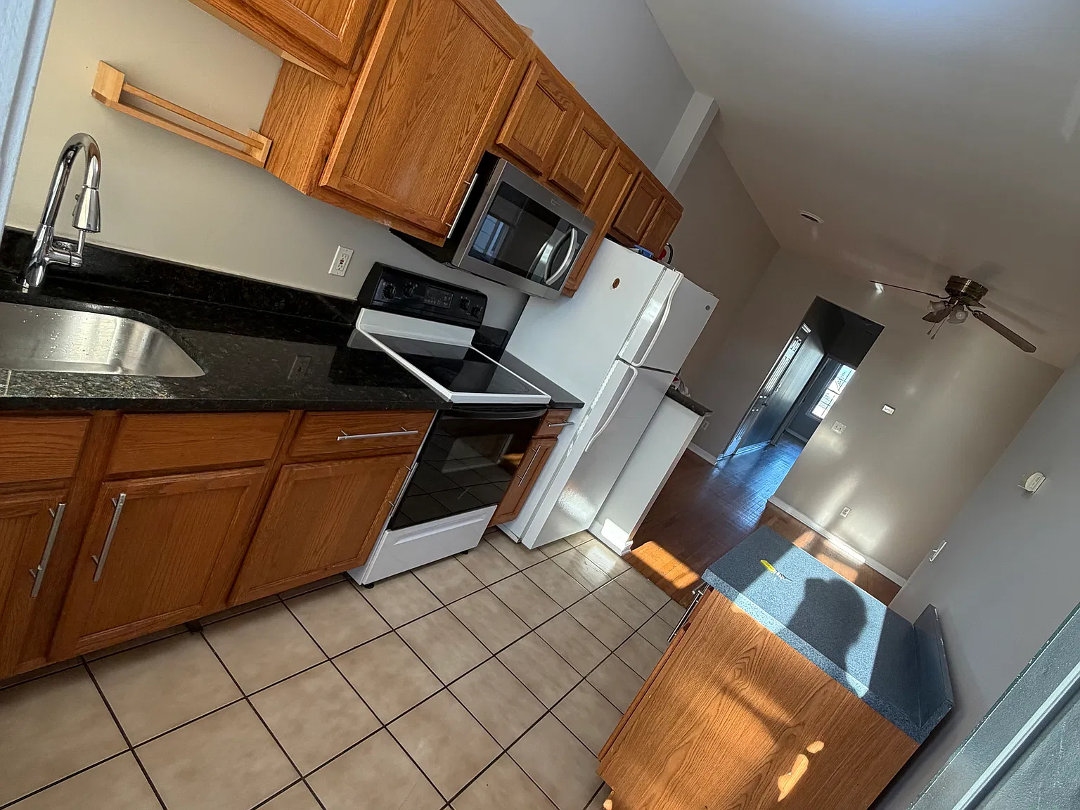 3 bed, 1000 sqft, $1,250 — Photo 4