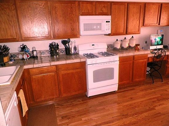 Kitchen w/ new appliances