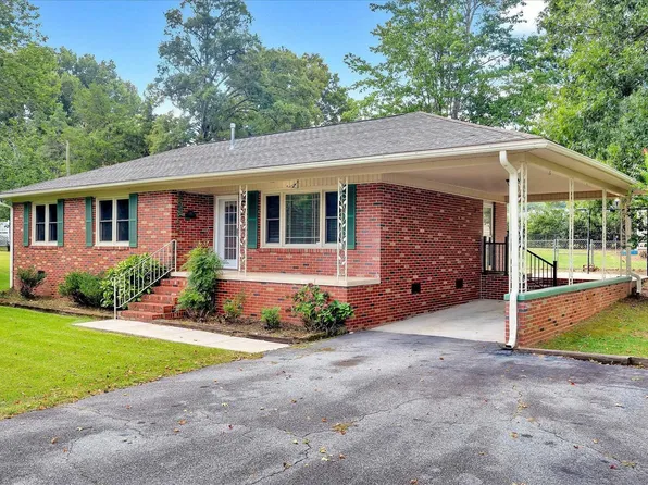 204 Lakewood Dr, Clinton, SC 29325