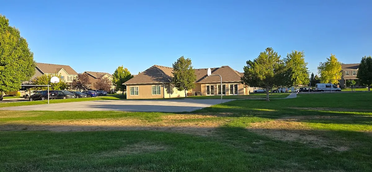 Building Photo - 28 S Willow Circle Loop
