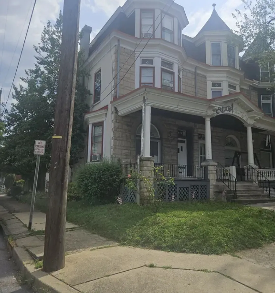 1 bed, 800 sqft, $995 — Photo 1