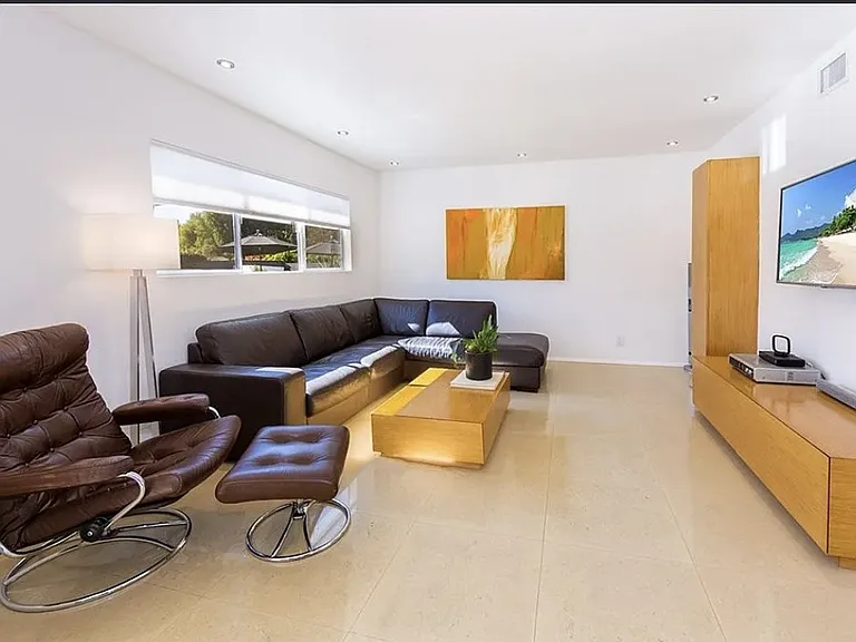 17548 Marilla St — Photo 12