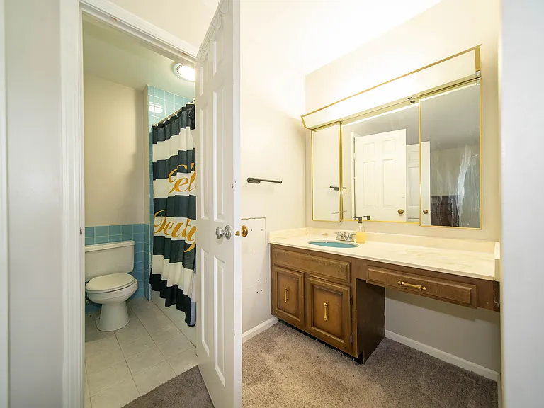 2257 Rome Dr — Photo 10