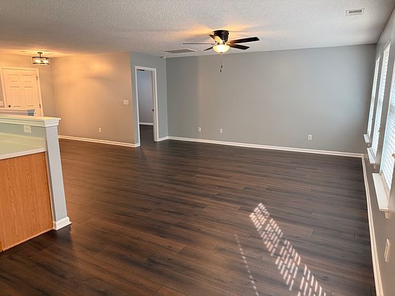 5th image of 434 Dogwood Creek Pl