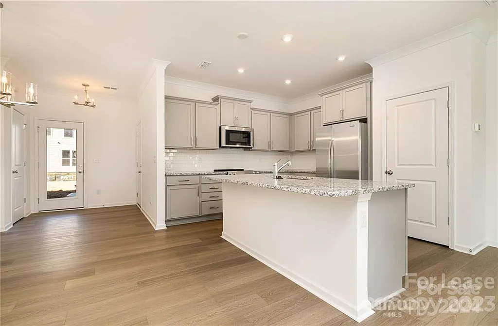 3 bed, 1486 sqft, $1,950 — Photo 3