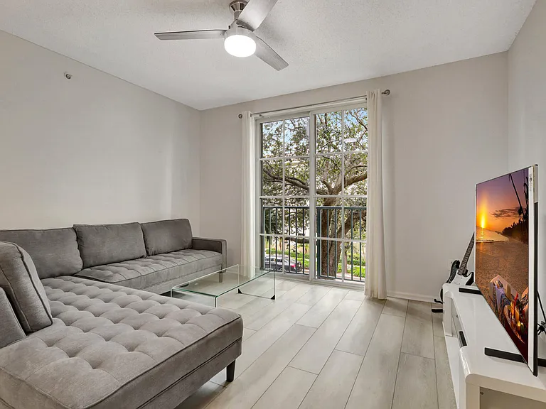 630 Sapodilla Ave #223 — Photo 2