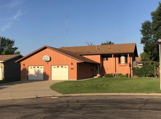 1612 13th St SW, Minot, ND 58701