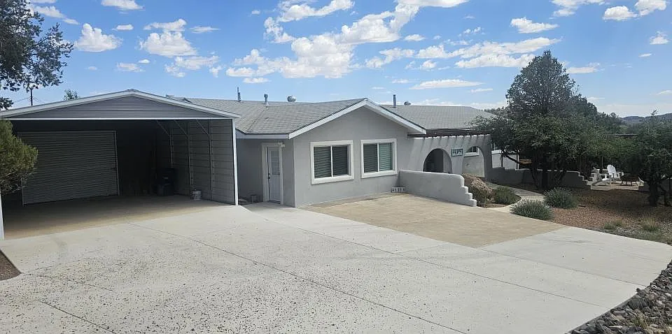 4124 Half Moon Cir