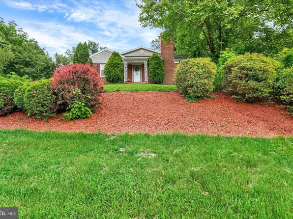 40 W Locust Ln, York, PA 17406