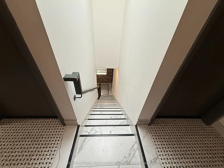 2548 Eglinton Ave W #3 — Photo 18