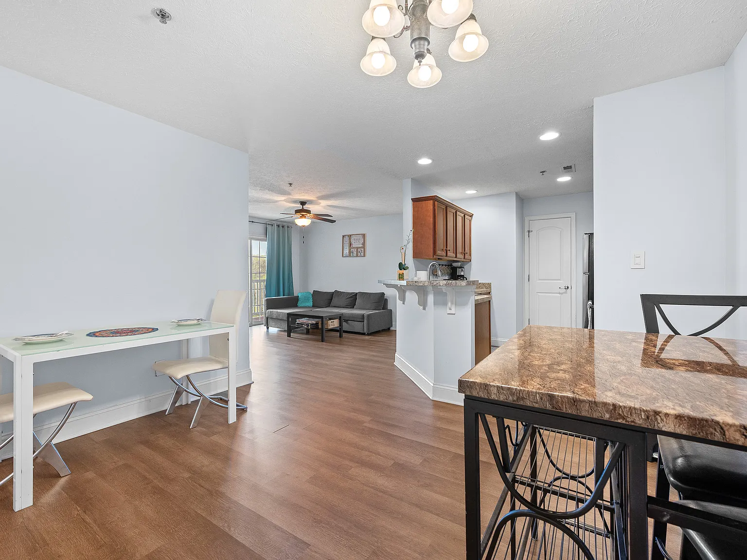 3 bed, 1115 sqft, $1,250 — Photo 1