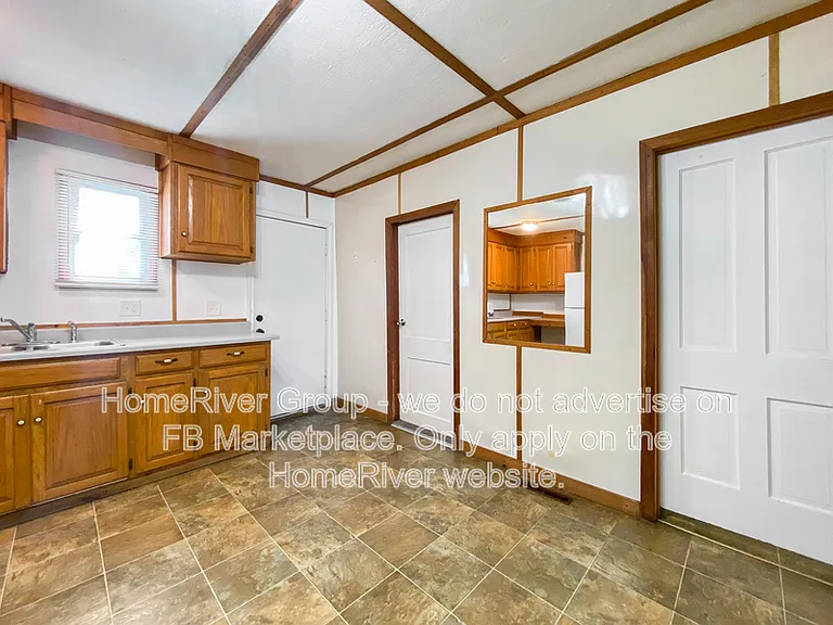 2304 Walnut St — Photo 4