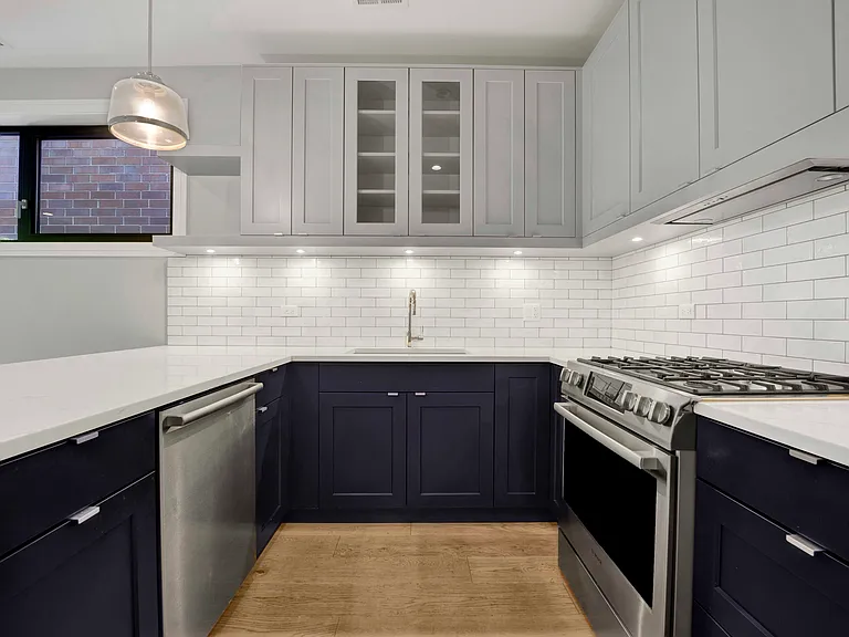 Navy blue base cabinets