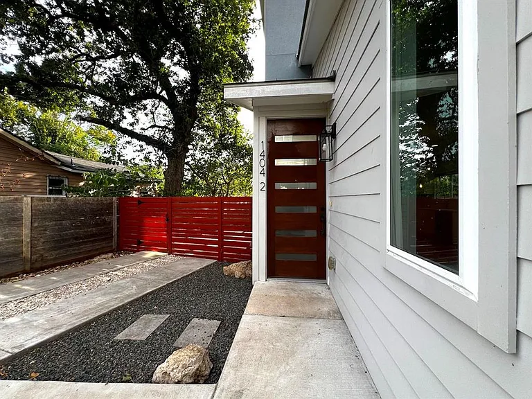 1404 Marcus Pl #2 — Photo 3