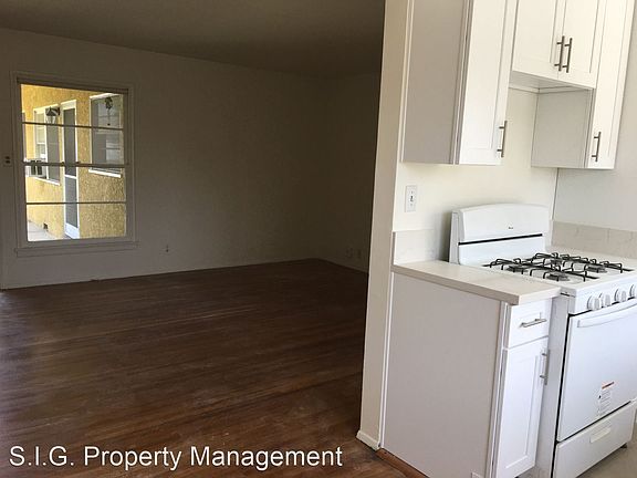 5th image of 1700 Victory Blvd #C