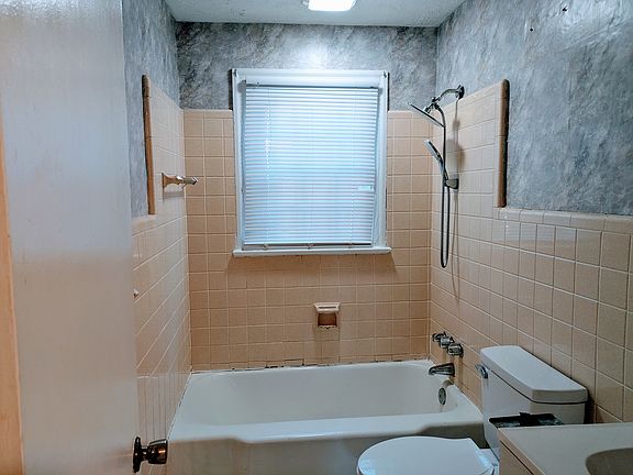5th image of 2901 Jefferson Dr