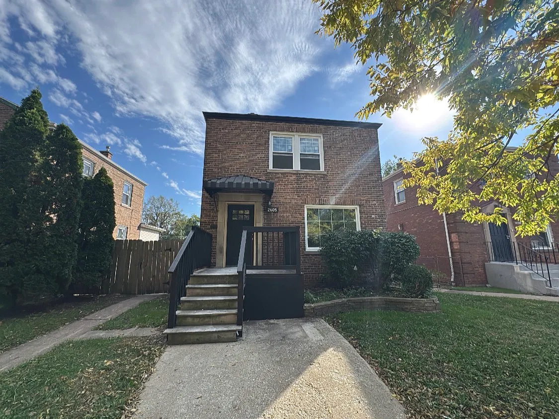 3 bed, 2200 sqft, $2,290 — Photo 2