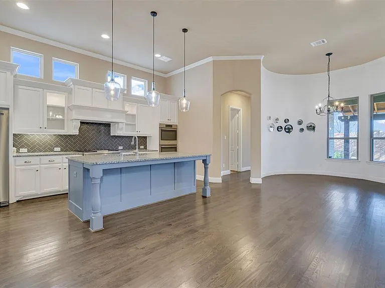7336 Champagne Dr — Photo 8